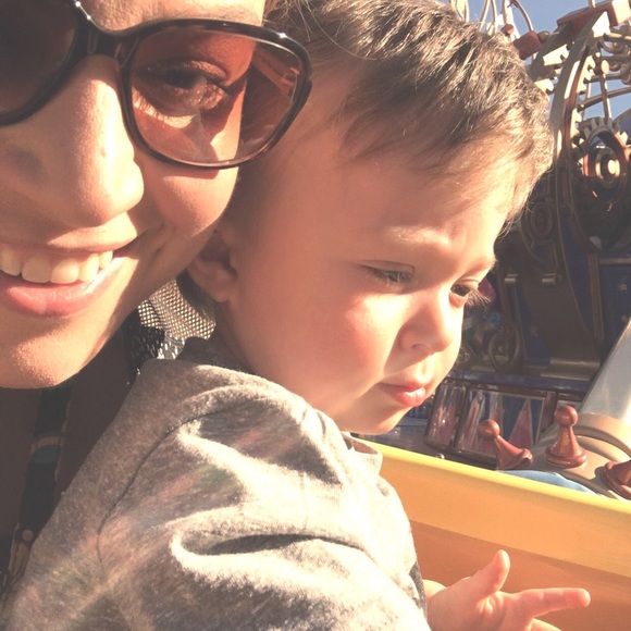 Meet your Posher, Brita Rose 🌹 - Picture 2 of 4